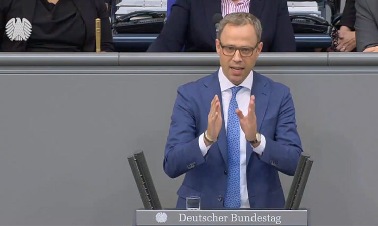 Am letzten Tag vor der parlamentarischen Sommerpause habe ich in meiner Rede im Bundestag die Verunsicherung der Menschen in den ostdeutschen Kohleregionen angesprochen und die Bundesregierung zum Handeln aufgerufen.