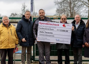 Freunde helfen Freunden – 5000 € Spende für die Helle Tierarche