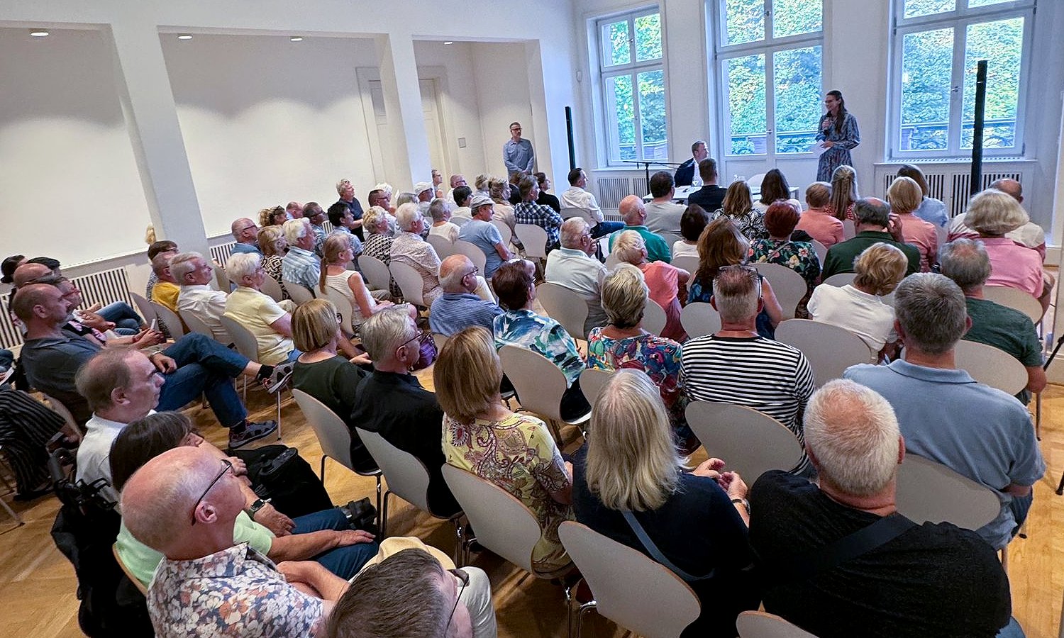 Lesung in Hellersdorf: Wie der Osten Deutschland rettet